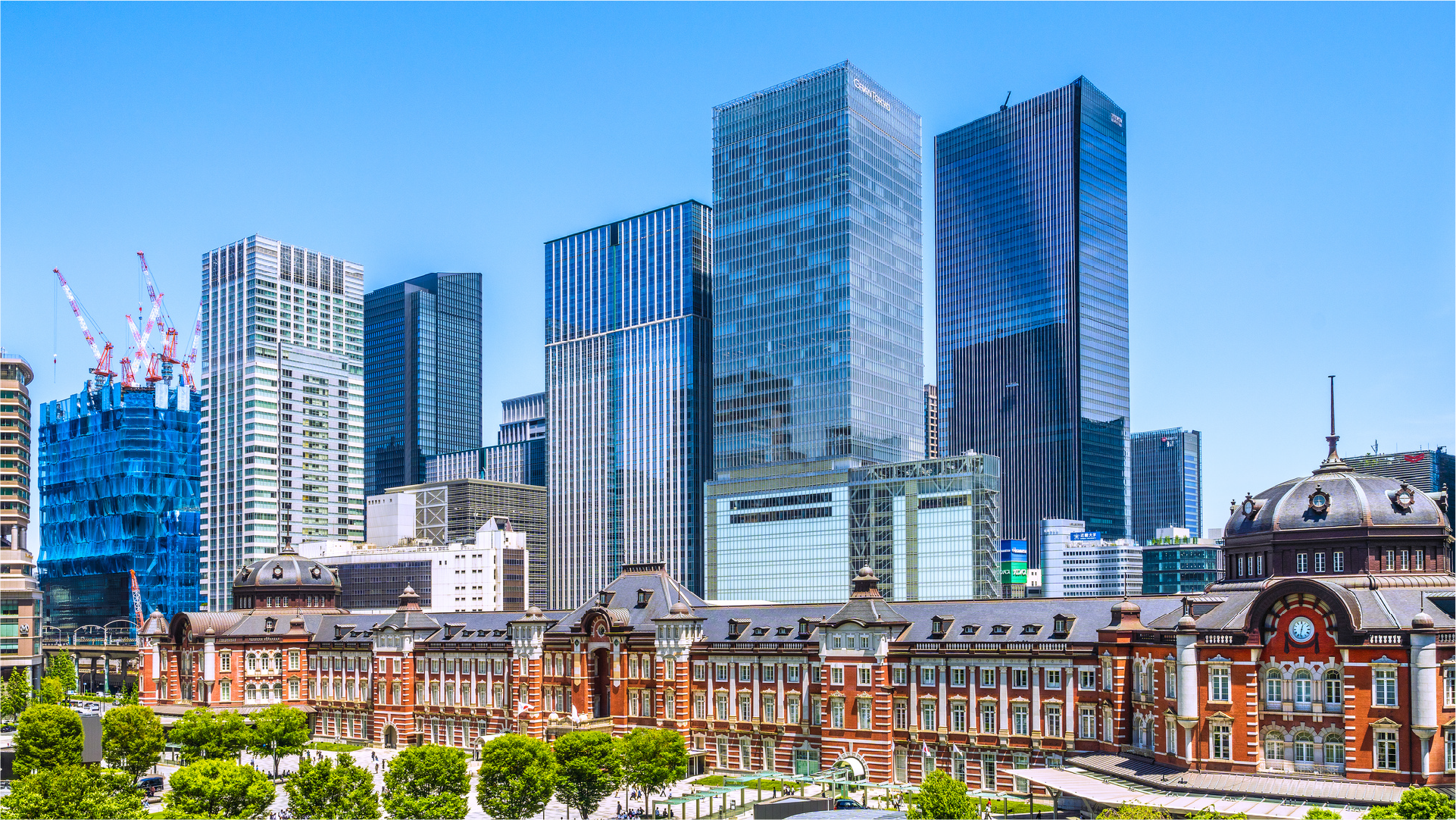 東京駅周辺の街並み